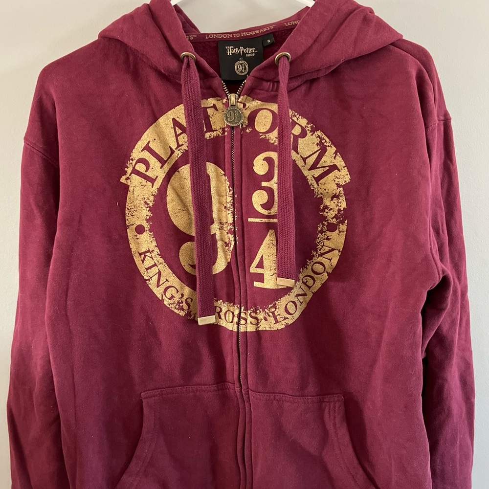 Platform 9-3/4 to Hogwarts Like new unisex zip sweatshirt actually from London